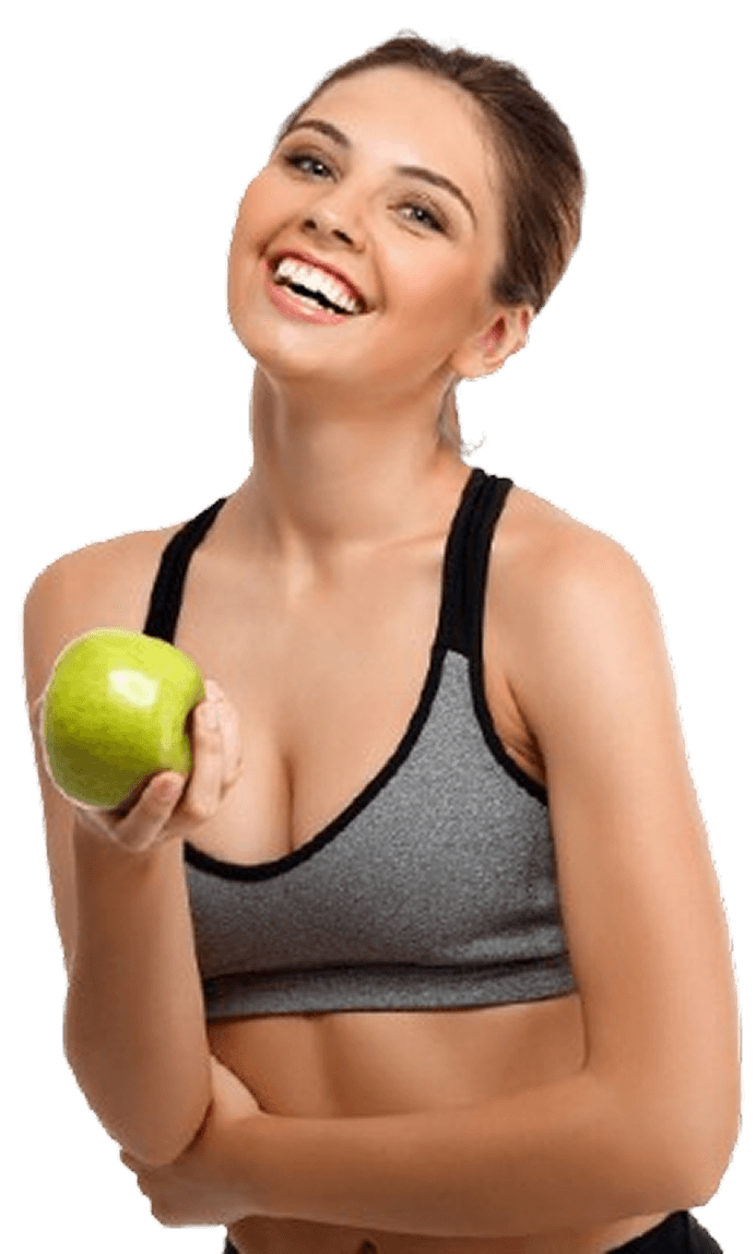Mujer sonriendo con manzana